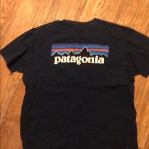 Used Patagonia men’s shirt Navy blue